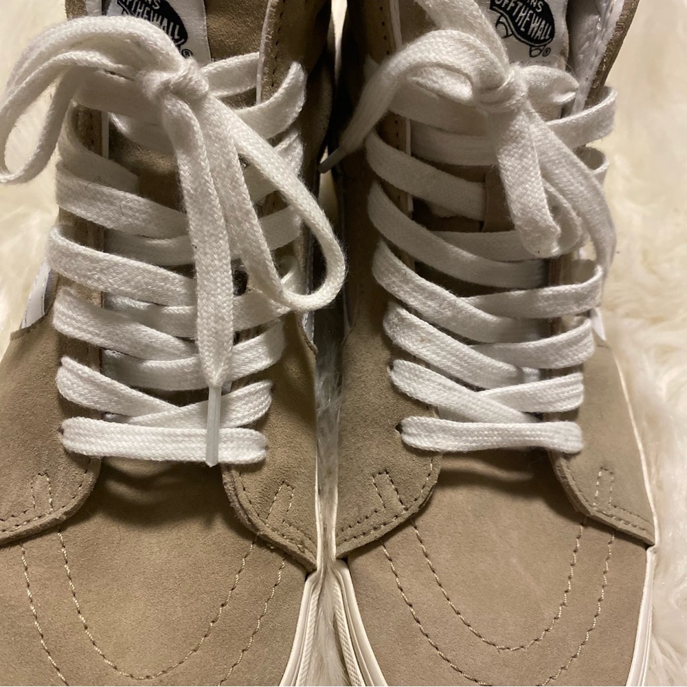 Vans - Picture 2 of 11